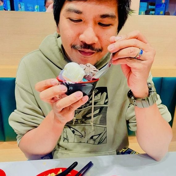 chat single, date from Bangkok