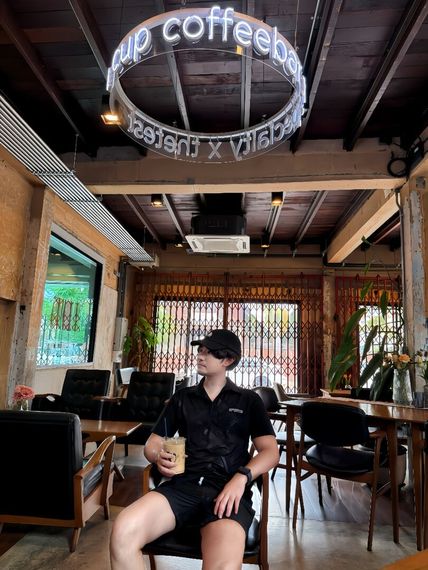 แชท หากิ๊ก, โสด  ที่อยู่ กรุงเทพมหานคร