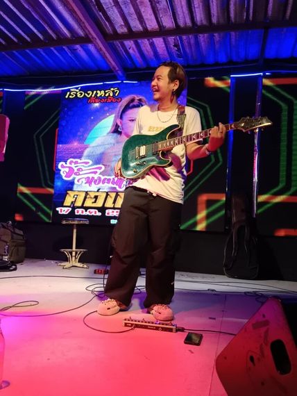 chat chat, single  from Bangkok