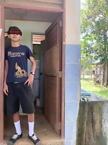 แชท หากิ๊ก  ที่อยู่  สกลนคร